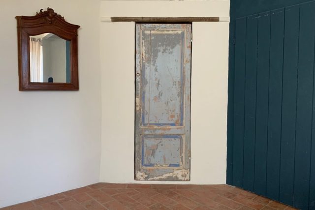 SR blue door